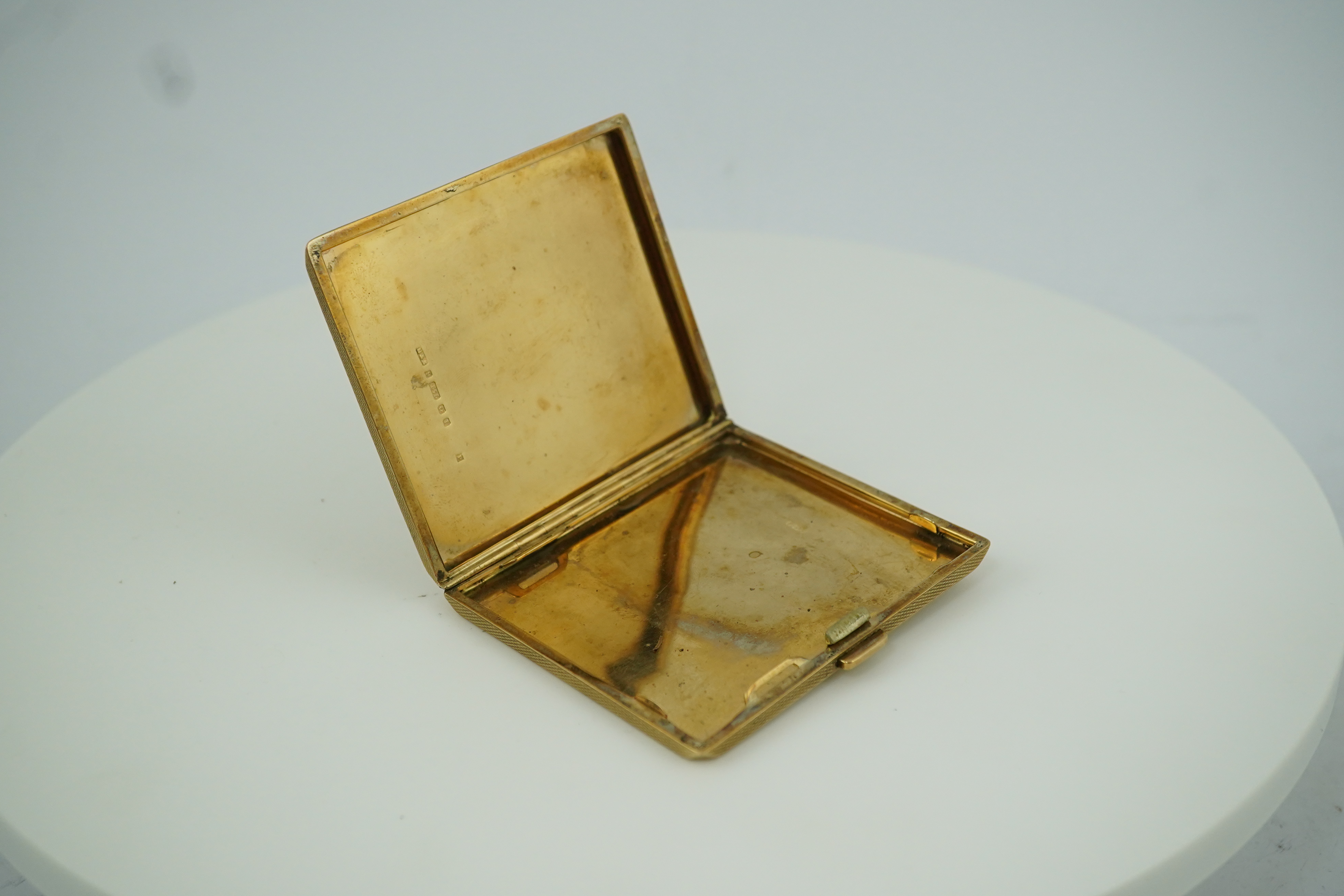 A 9ct gold cigarette case, circa 1930